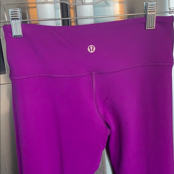 Lululemon Wunder Under Crops (Reversible) - Picture 5 of 8